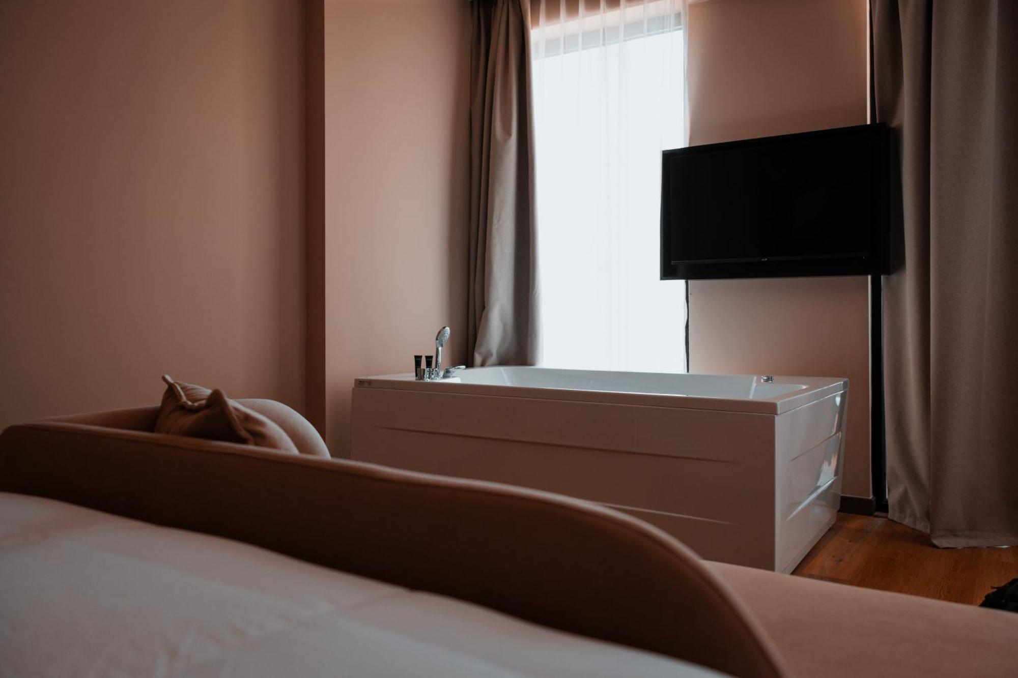 فندق Royal G Deluxe Škalngur المظهر الخارجي الصورة